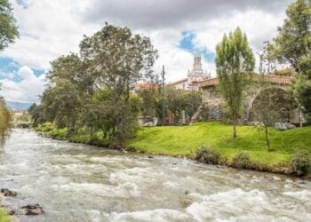 Cuenca, Ecuador. Buying cheap real estate overseas