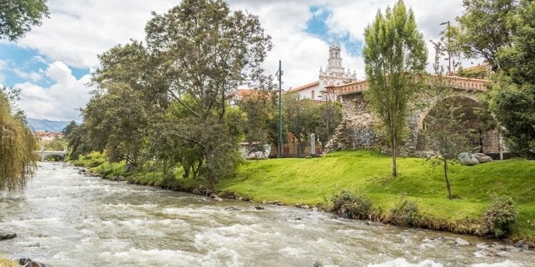 Cuenca, Ecuador. Buying cheap real estate overseas