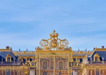 golden gates on fancy mansion