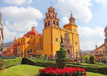 A yellow colonial building in Guanajuato, Mexico