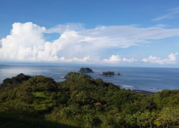 Los Islotes beach in Panama