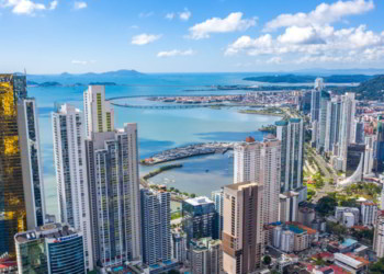 Avenida Balboa in Panama City, Panama with the skyscrapers and the sea