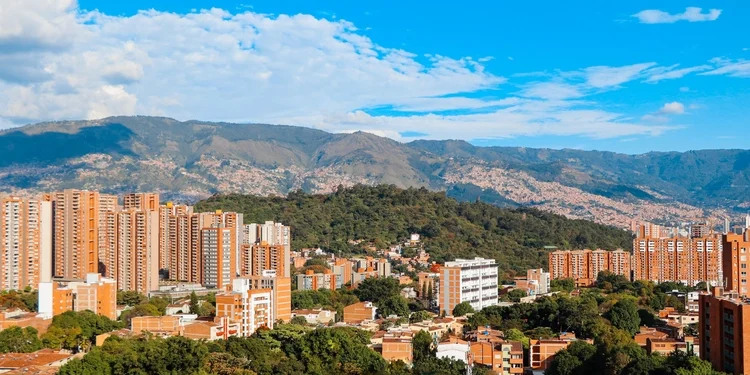 Panoramic view to Medellin, Colombia cost of living budgets