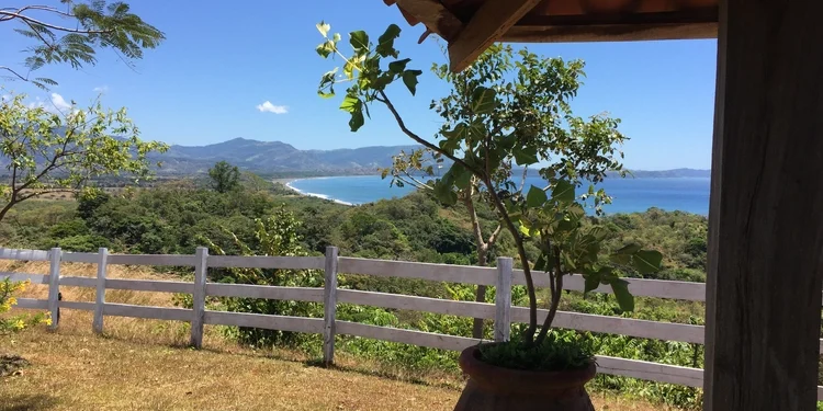 Los Islotes, Azuero. trouble at the gate