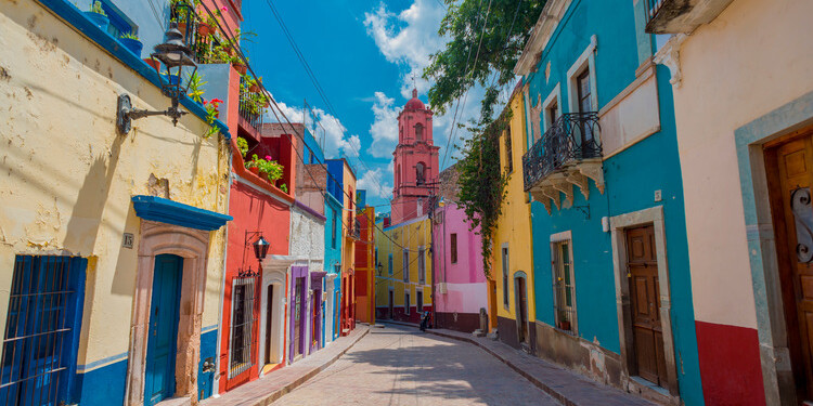 Street alley in Guanajuato Mexico. expat life Ideal Retire Overseas Destination