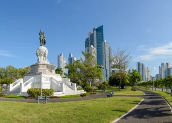 Avenida Balboa in Panama City, why panama