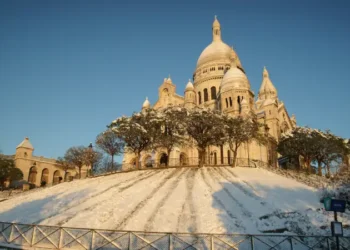 Paris monument montmartre