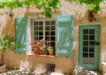 old house in Moustiers-Sainte Mairie, France