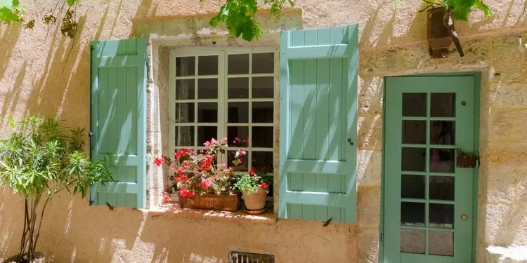 old house in Moustiers-Sainte Mairie, France