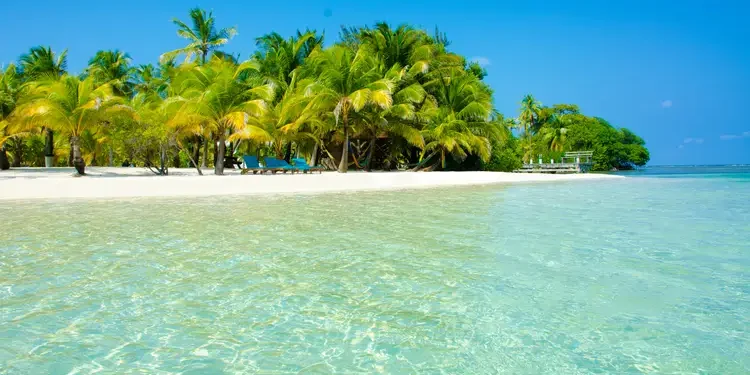 Paradise Beach on beautiful island South Water Caye, Belize