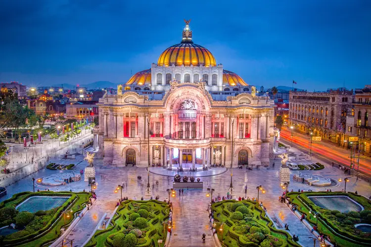 The Fine Arts Palace aka Palacio de Bellas Artes, Mexico City. climate in mexico