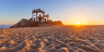 Sandy beach in Miramar, Porto