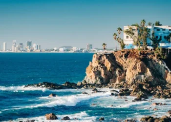 Five-mile Mazatlán boardwalk beside warm, swimmable Pacific beach