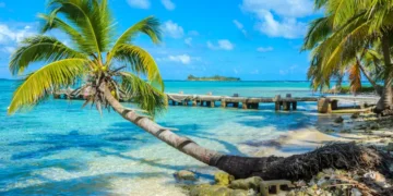 Belize Cayes - Paradise beach on island caye Carrie Bow Cay Field Station, Caribbean Sea, Belize one of the best places to live in Belize