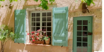 An old house in Moustiers-Sainte Mairie, France