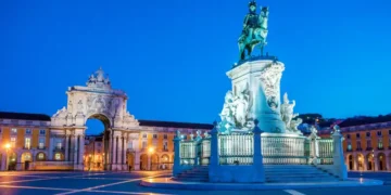 statue of King Joze I in evening illumination